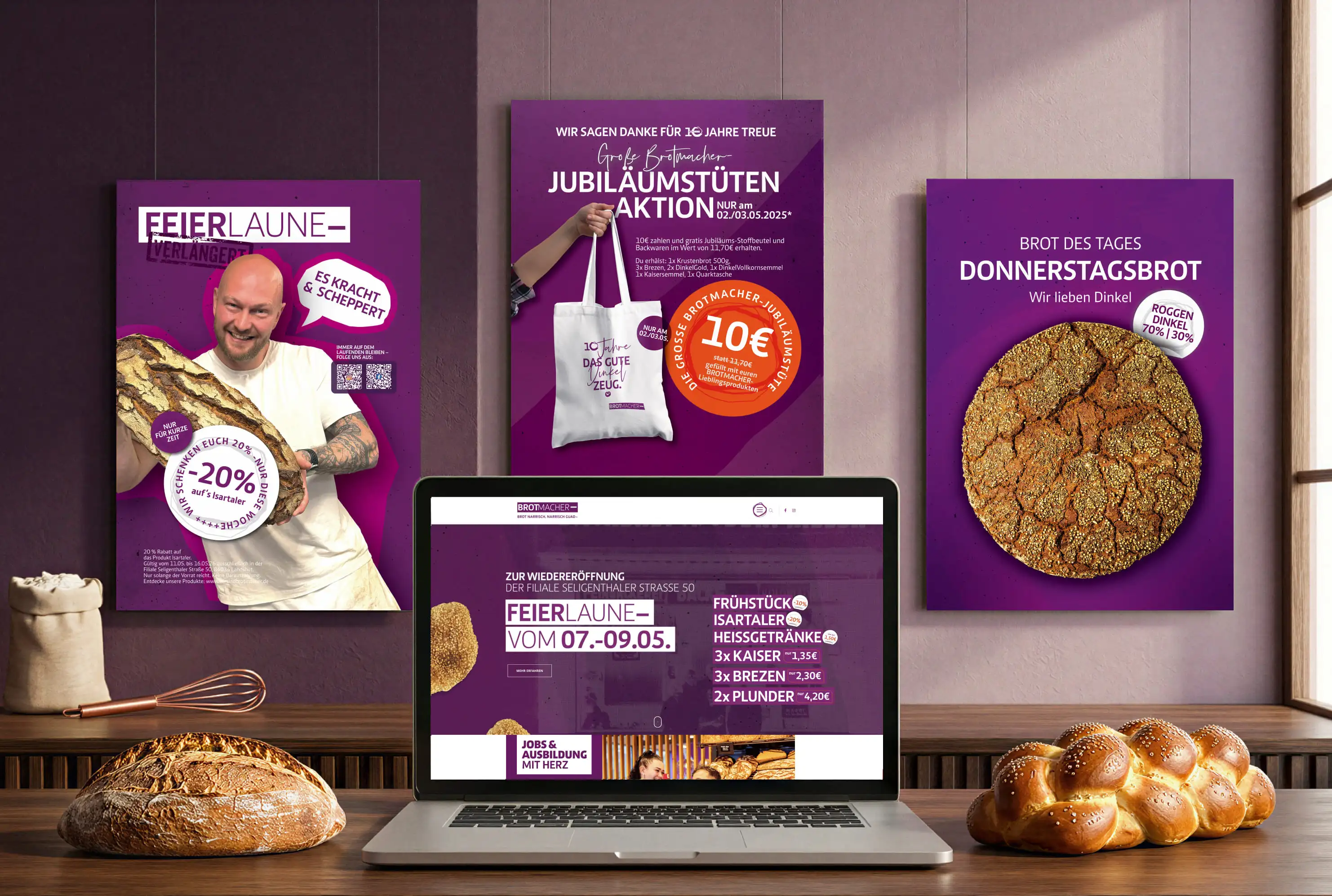 Ein moderner Arbeitsplatz zeigt Werbematerialien der Brotmacher-Werbeagentur zusammen mit einem Laptop. | © madmoses